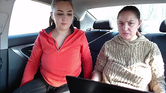 Snapshot of Amy--Samy chatting on 03-04-25, 11:19 Amy--Samy online show from 03-04-25, 11:19