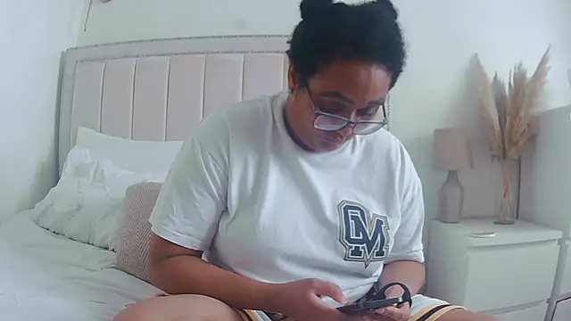 vanilla chocolate23 online show from 10-22-25, 12:49