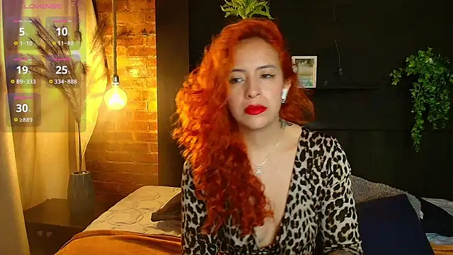 Snapshot of sahra_taylor_ chatting on 12-18-25, 02:45 sahra taylor online show from 12-18-25, 02:45