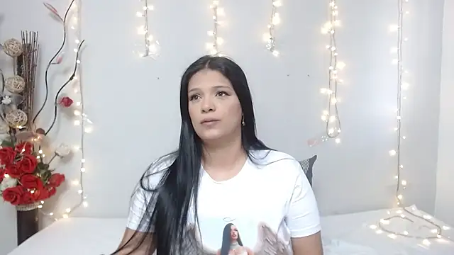 Nicol Love0 online show from 01-11-25, 07:05