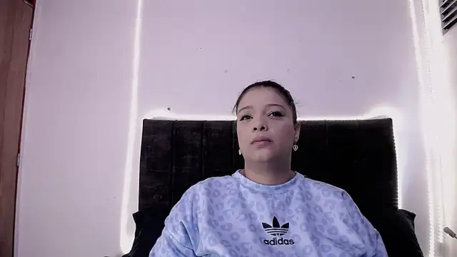 Nicol Love0 online show from 05-14-26, 01:18