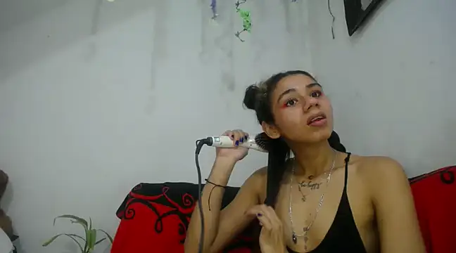 Snapshot of diamonmeli chatting on 01-09-25, 07:18 diamonmeli online show from 01-09-25, 07:18