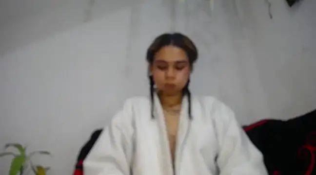 Snapshot of diamonmeli chatting on 01-10-25, 05:02 diamonmeli online show from 01-10-25, 05:02