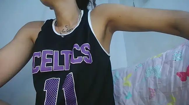 Snapshot of diamonmeli chatting on 01-11-25, 01:53 diamonmeli online show from 01-11-25, 01:53