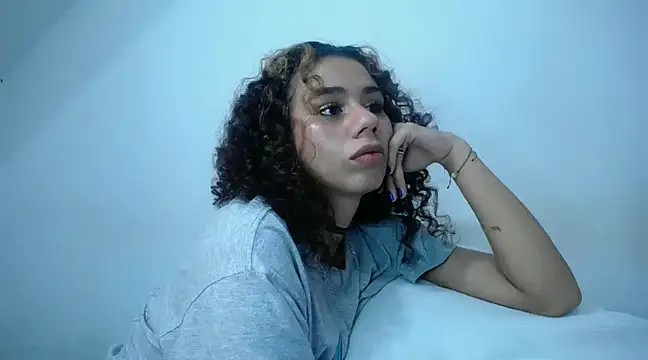 Snapshot of diamonmeli chatting on 01-17-25, 08:55 diamonmeli online show from 01-17-25, 08:55