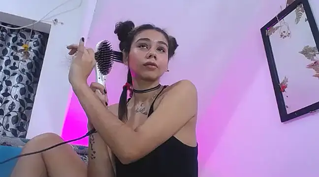 Snapshot of diamonmeli chatting on 02-04-25, 06:17 diamonmeli online show from 02-04-25, 06:17