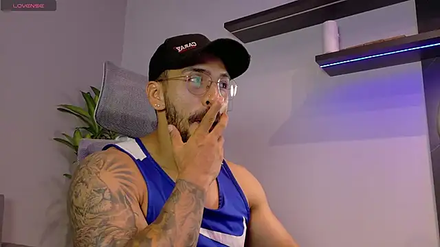 Snapshot of tony_muscle chatting on 05-16-26, 10:58 tony muscle online show from 05-16-26, 10:58
