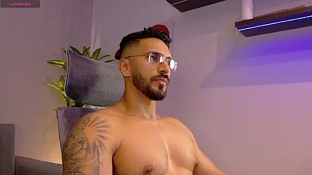 Snapshot of tony_muscle chatting on 05-17-26, 12:12 tony muscle online show from 05-17-26, 12:12