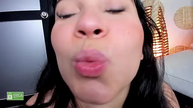 Snapshot of aisha__ chatting on 12-20-24, 04:14 aisha online show from 12-20-24, 04:14