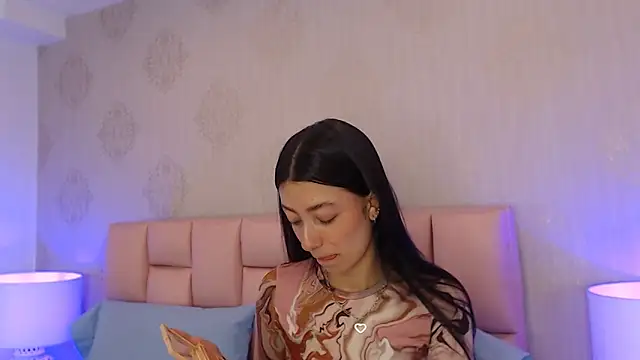 Snapshot of Zoe_Vixen chatting on 01-15-25, 12:15 Zoe Vixen online show from 01-15-25, 12:15