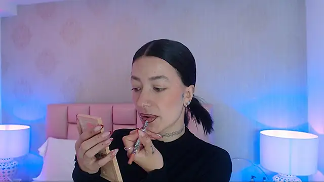 Snapshot of Zoe_Vixen chatting on 01-17-25, 12:10 Zoe Vixen online show from 01-17-25, 12:10