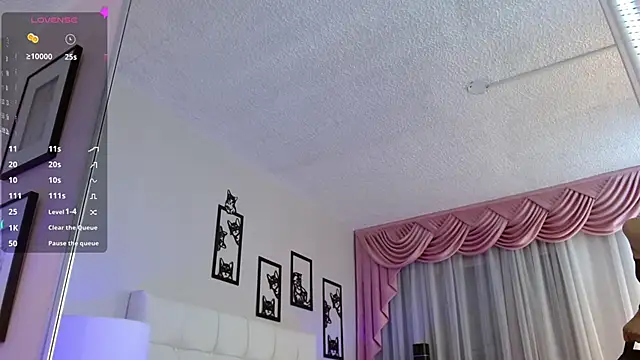 Snapshot of Zoe_Vixen chatting on 02-14-25, 08:15 Zoe Vixen online show from 02-14-25, 08:15