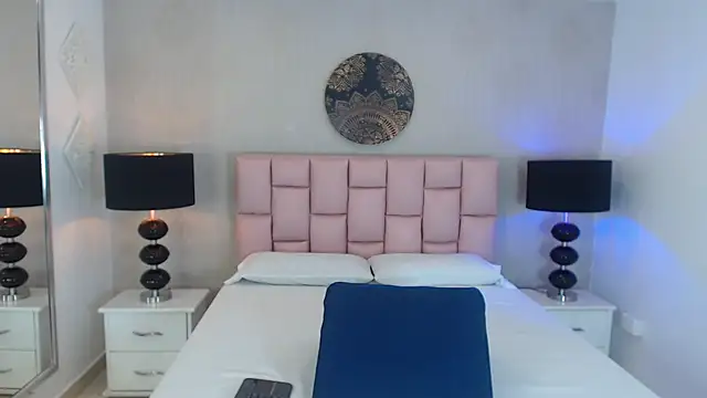 Snapshot of Zoe_Vixen chatting on 02-20-25, 12:04 Zoe Vixen online show from 02-20-25, 12:04
