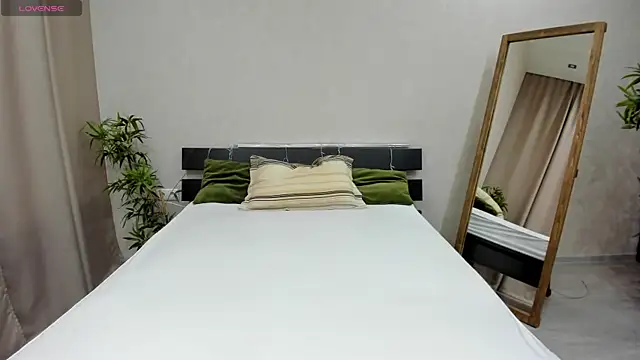 Miss you kiss online show from 01-02-25, 08:28