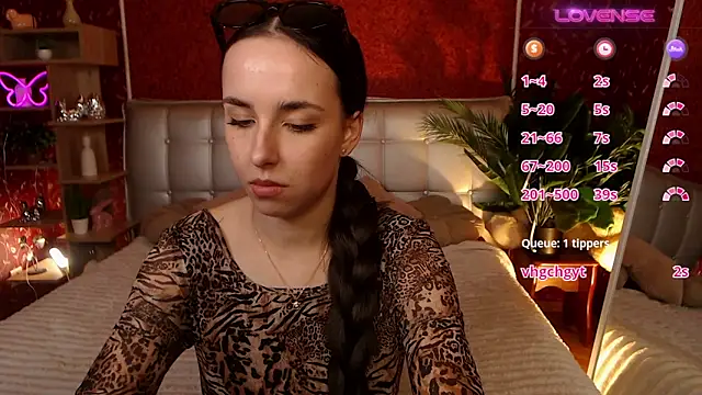 AuroraAksnesss online show from 03-12-25, 05:38