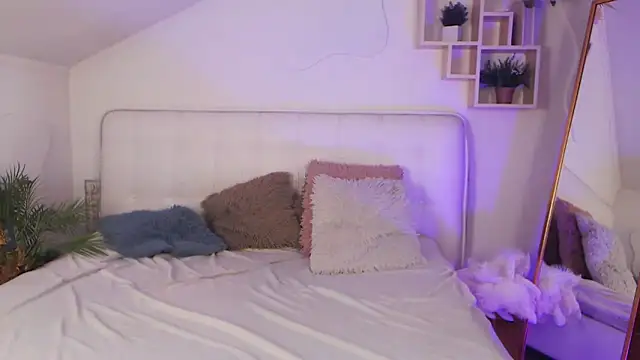 AuroraAksnesss online show from 03-19-25, 06:12