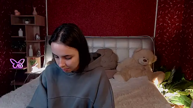 AuroraAksnesss online show from 09-30-25, 04:12