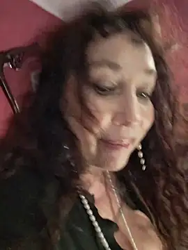 Snapshot of GypsyEsmeralda chatting on 05-12-26, 05:54 GypsyEsmeralda online show from 05-12-26, 05:54
