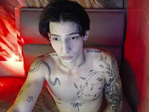 Snapshot of Apolo_Hidalgo01 chatting on 10-15-25, 10:54 Apolo Hidalgo01 online show from 10-15-25, 10:54