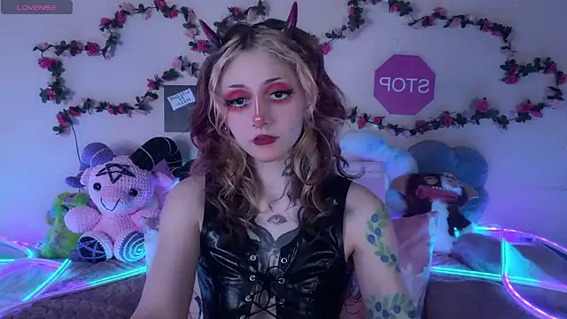 Snapshot of _Devill_Baby chatting on 05-15-26, 05:20 Devill Baby online show from 05-15-26, 05:20