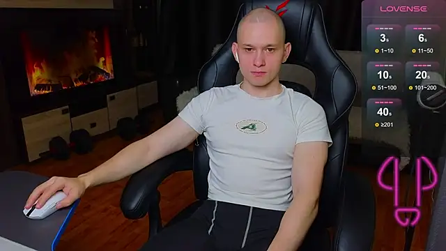 Snapshot of STRONGBEAUTY282 chatting on 01-30-25, 01:44 STRONGBEAUTY282 online show from 01-30-25, 01:44