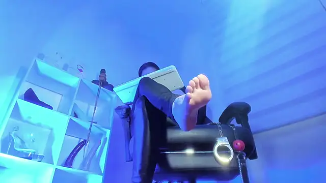 charlotte joliedart online show from 11-13-25, 10:30