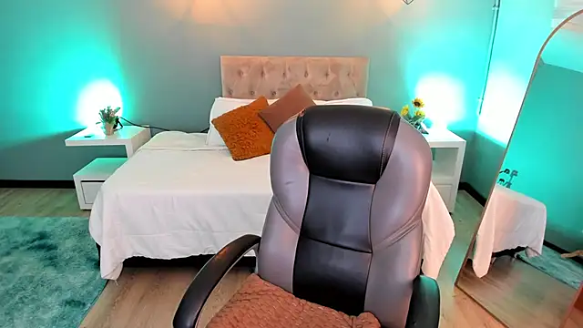 Nora Vennucci online show from 09-11-25, 07:36