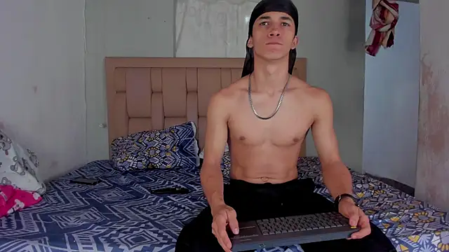 Snapshot of stepcouple_XXX chatting on 01-15-25, 07:01 stepcouple XXX online show from 01-15-25, 07:01