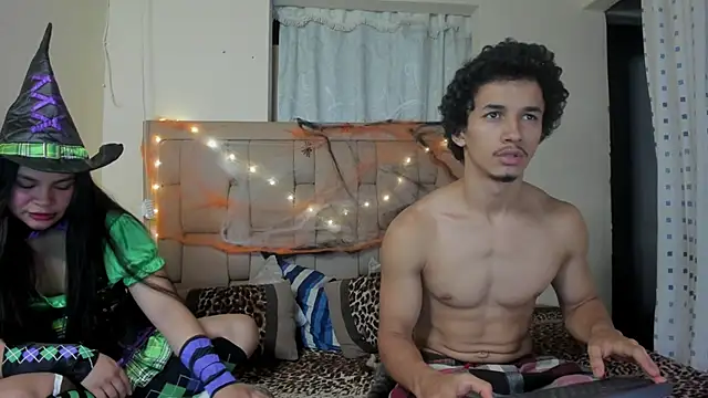 Snapshot of stepcouple_XXX chatting on 10-22-25, 10:20 stepcouple XXX online show from 10-22-25, 10:20