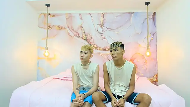 Snapshot of StrawwBoys chatting on 12-26-24, 01:54 StrawwBoys online show from 12-26-24, 01:54