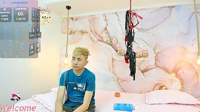 Snapshot of StrawwBoys chatting on 12-27-24, 11:53 StrawwBoys online show from 12-27-24, 11:53