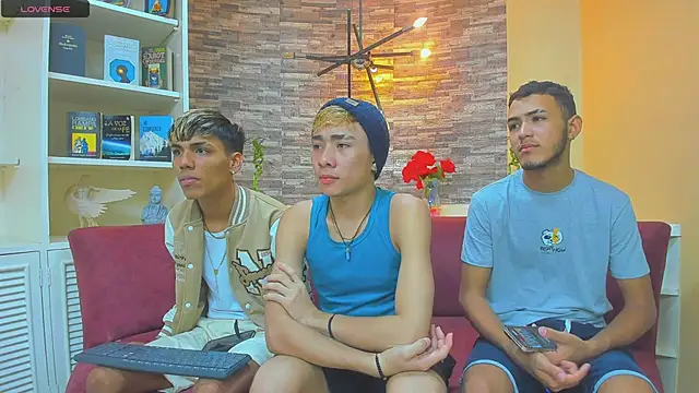 Snapshot of StrawwBoys chatting on 01-14-25, 08:09 StrawwBoys online show from 01-14-25, 08:09