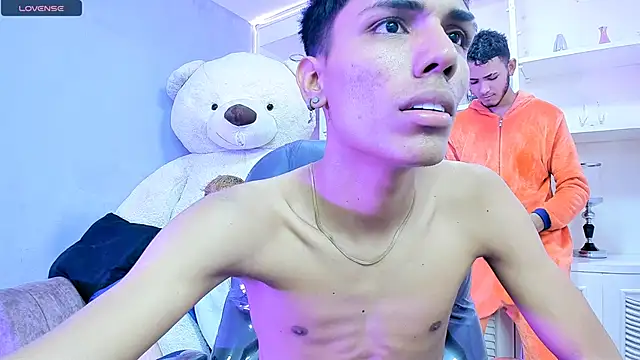 Snapshot of StrawwBoys chatting on 01-15-25, 07:59 StrawwBoys online show from 01-15-25, 07:59