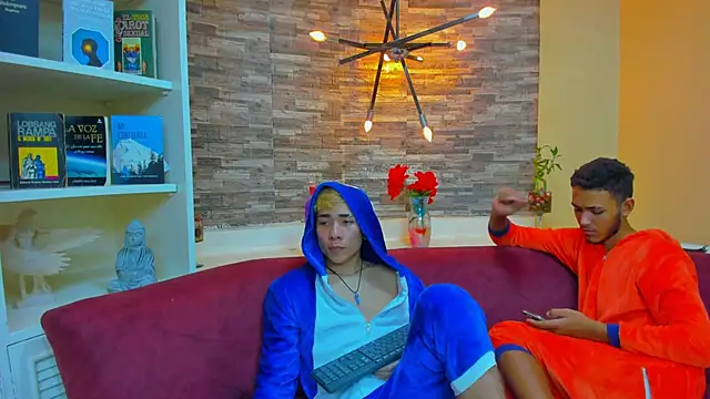 Snapshot of StrawwBoys chatting on 01-16-25, 02:08 StrawwBoys online show from 01-16-25, 02:08