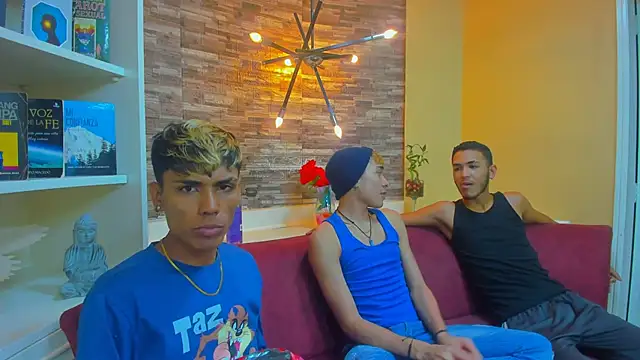 Snapshot of StrawwBoys chatting on 01-17-25, 07:51 StrawwBoys online show from 01-17-25, 07:51