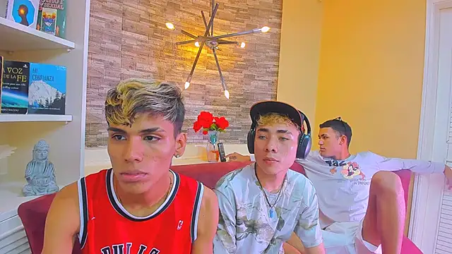 Snapshot of StrawwBoys chatting on 01-20-25, 08:09 StrawwBoys online show from 01-20-25, 08:09