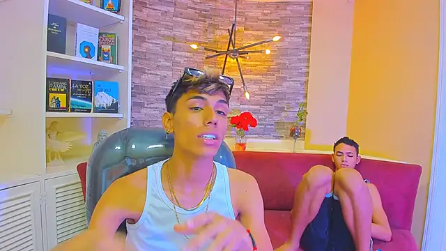 Snapshot of StrawwBoys chatting on 01-21-25, 08:08 StrawwBoys online show from 01-21-25, 08:08