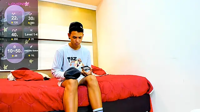 Snapshot of StrawwBoys chatting on 01-23-25, 10:22 StrawwBoys online show from 01-23-25, 10:22