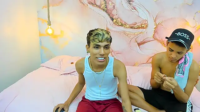 Snapshot of StrawwBoys chatting on 01-28-25, 01:08 StrawwBoys online show from 01-28-25, 01:08