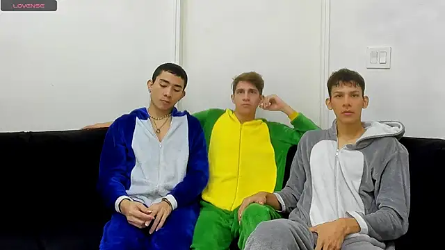 Snapshot of StrawwBoys chatting on 09-26-25, 10:41 StrawwBoys online show from 09-26-25, 10:41