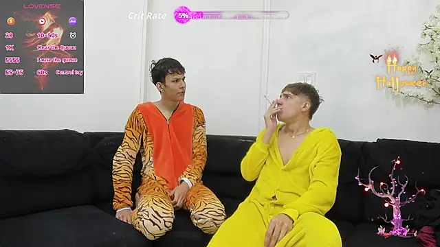 Snapshot of StrawwBoys chatting on 10-19-25, 11:00 StrawwBoys online show from 10-19-25, 11:00