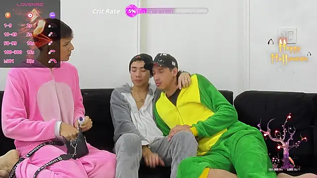 Snapshot of StrawwBoys chatting on 10-25-25, 10:45 StrawwBoys online show from 10-25-25, 10:45