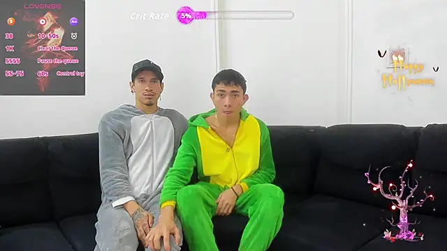 Snapshot of StrawwBoys chatting on 11-06-25, 10:38 StrawwBoys online show from 11-06-25, 10:38