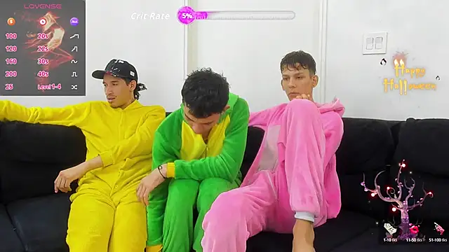 Snapshot of StrawwBoys chatting on 11-07-25, 10:48 StrawwBoys online show from 11-07-25, 10:48