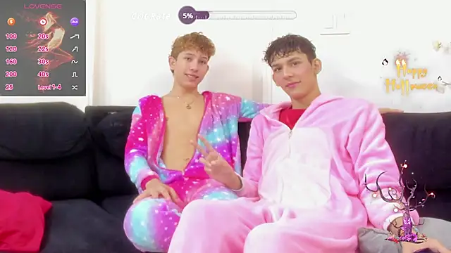 Snapshot of StrawwBoys chatting on 11-29-25, 10:51 StrawwBoys online show from 11-29-25, 10:51