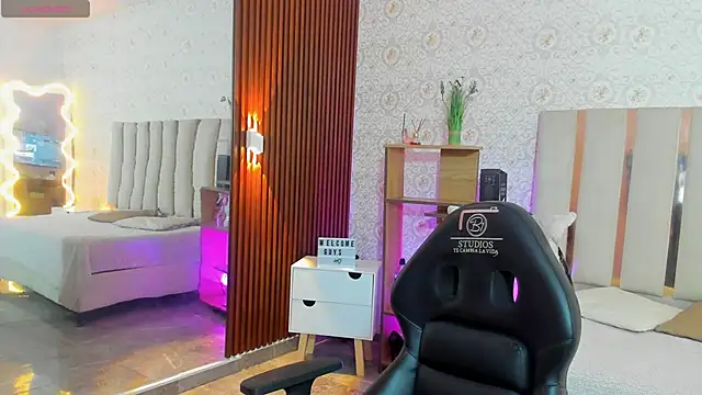 Daphnne tay online show from 09-17-25, 03:08