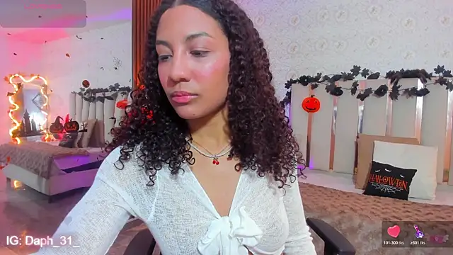 Daphnne tay online show from 10-21-25, 07:25