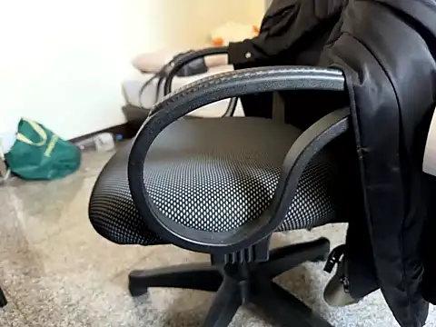 Snapshot of Ryan67533 chatting on 01-25-25, 04:56 Ryan67533 online show from 01-25-25, 04:56