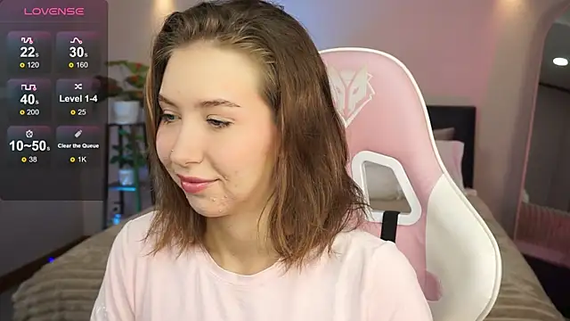 Snapshot of LinaSiren chatting on 12-13-24, 03:05 LinaSiren online show from 12-13-24, 03:05