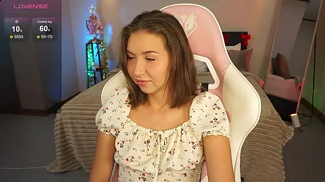 Snapshot of LinaSiren chatting on 12-20-24, 03:25 LinaSiren online show from 12-20-24, 03:25